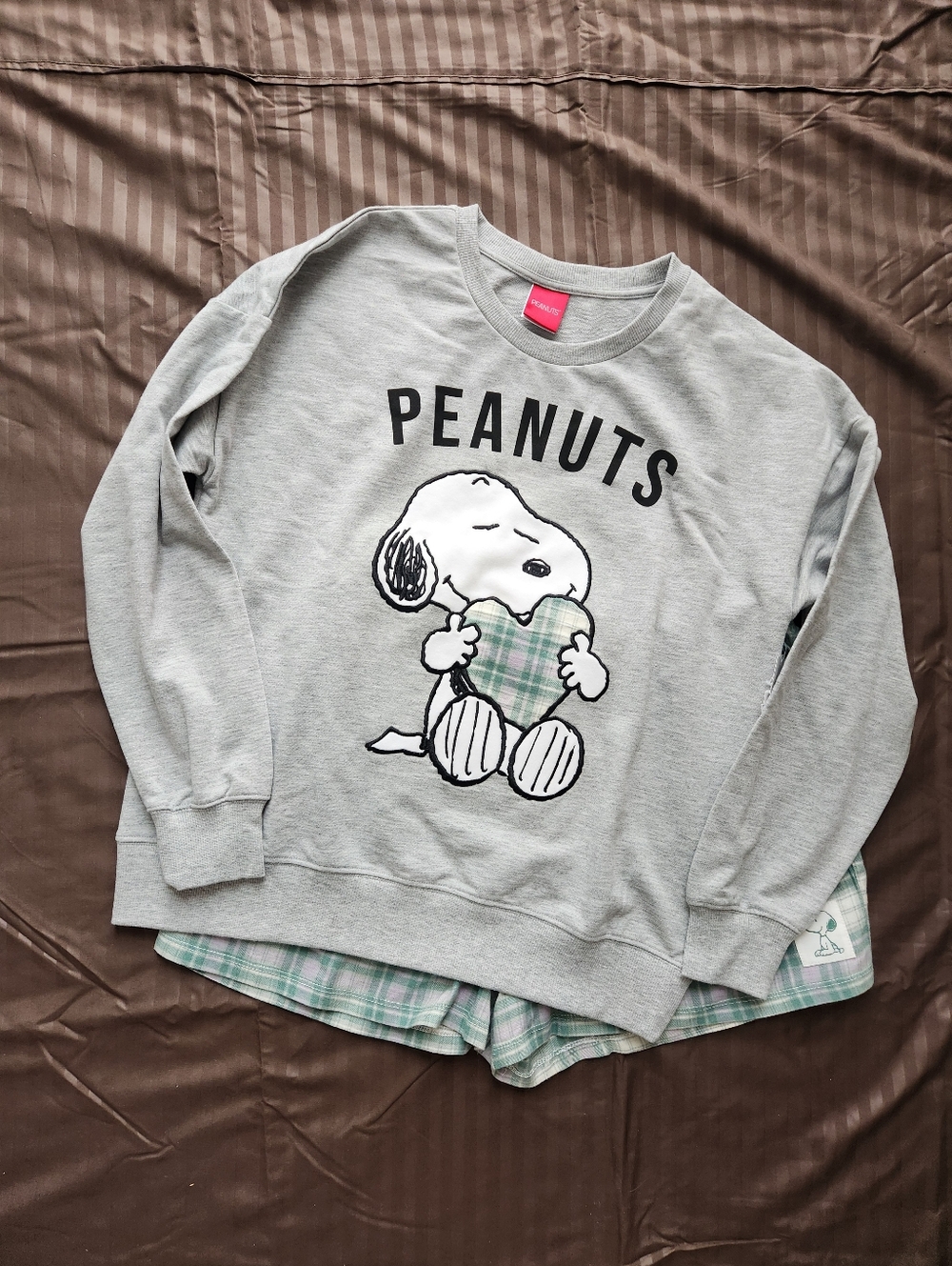 NWT  Snoopy PEANUTS Pajama Set
